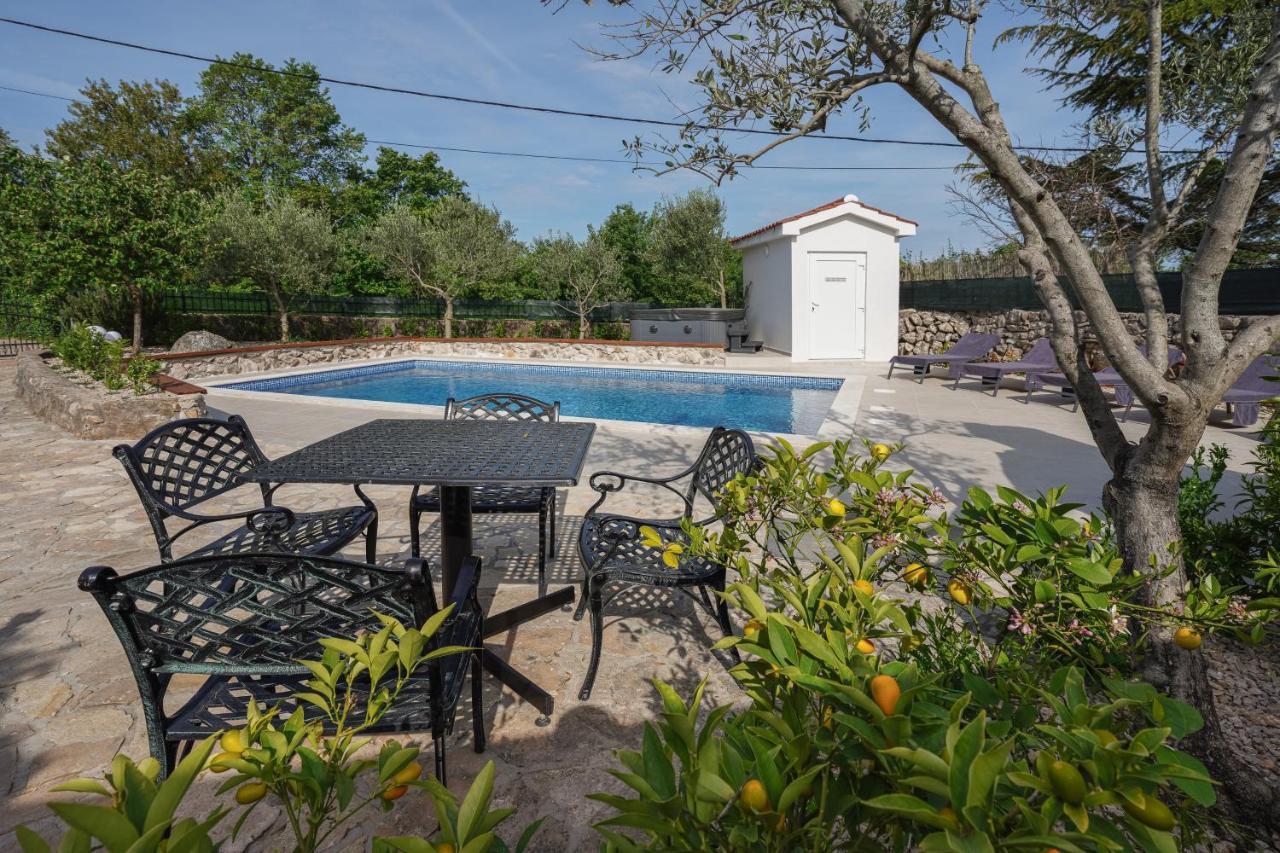 Stone Lady Holiday Home With Pool&Hot Tub,Sauna,Bbq,Garden Rasopasno Εξωτερικό φωτογραφία