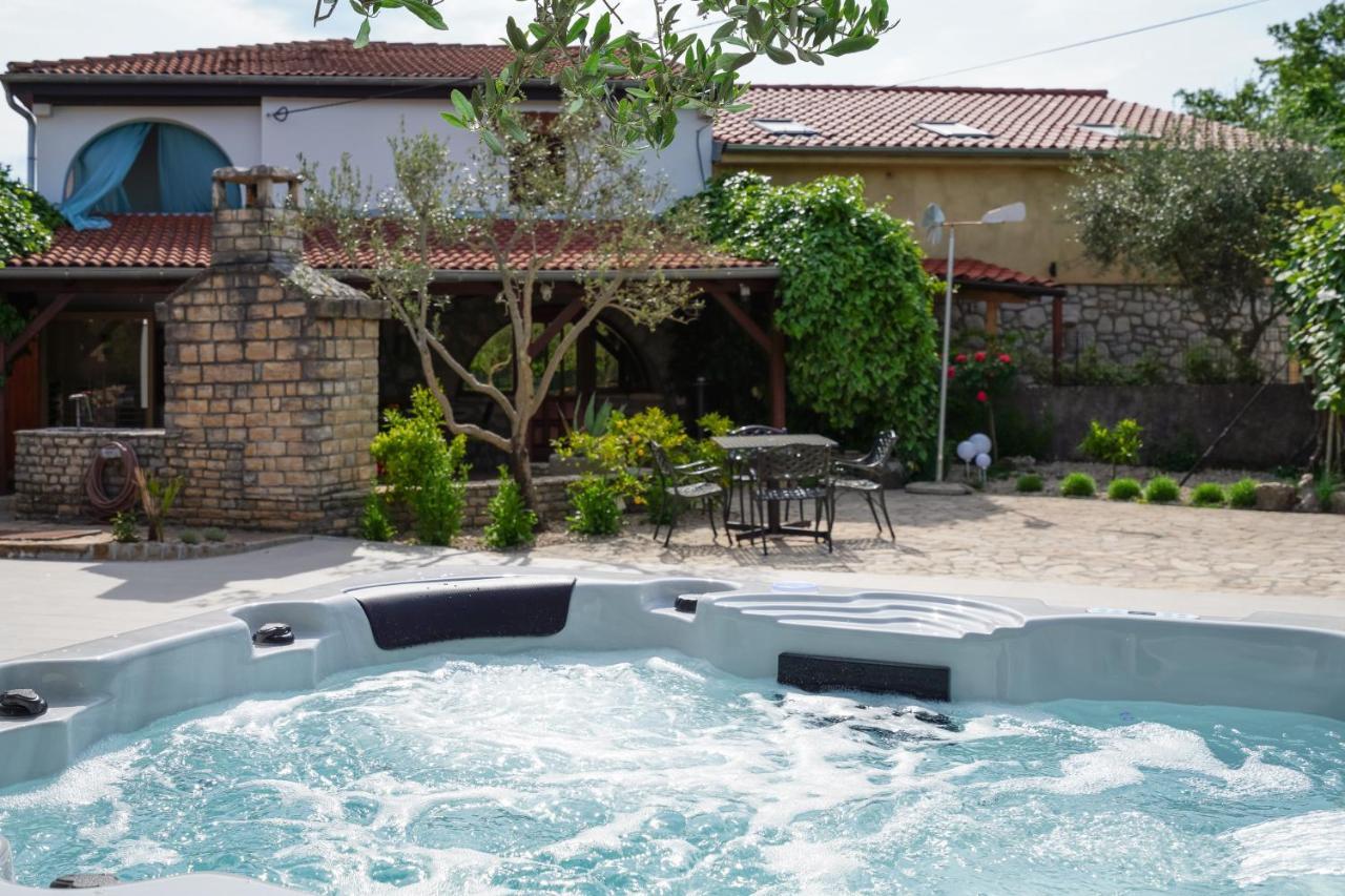 Stone Lady Holiday Home With Pool&Hot Tub,Sauna,Bbq,Garden Rasopasno Εξωτερικό φωτογραφία