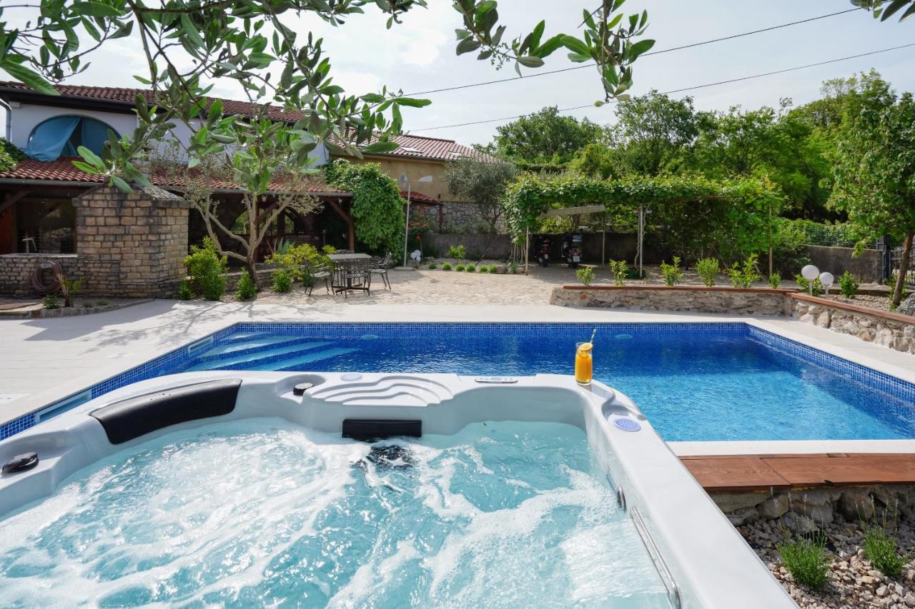 Stone Lady Holiday Home With Pool&Hot Tub,Sauna,Bbq,Garden Rasopasno Εξωτερικό φωτογραφία